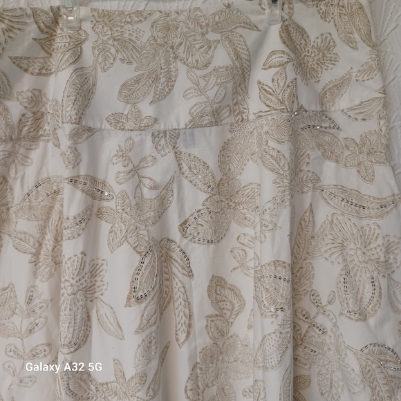 a.n.a Women Size 22w White and Tan Maxi Skirt - Picture 11 of 14